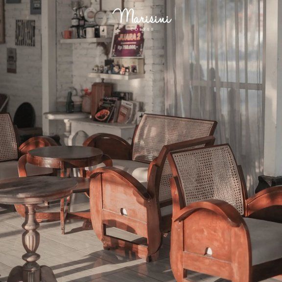 Sofa dan kursi kayu jati custom di Marisini Coffee Yogyakarta